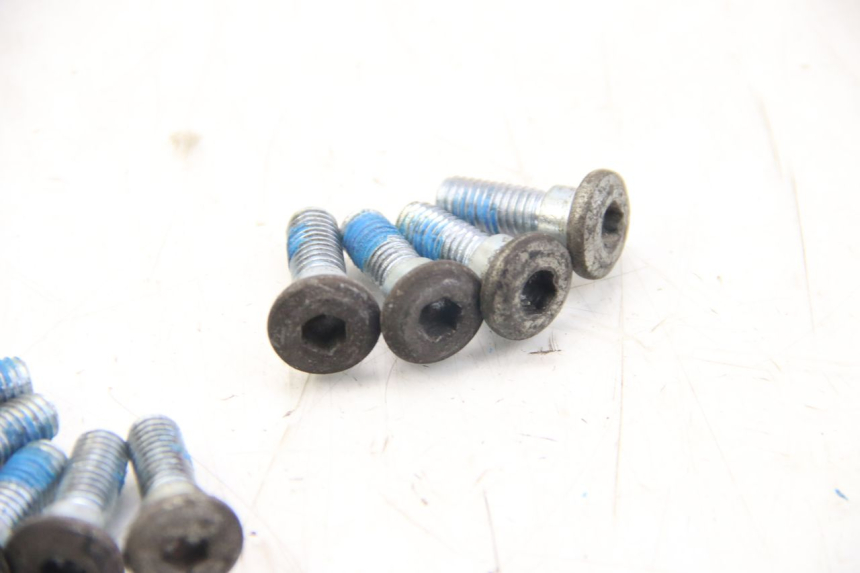 photo de ŚRUBA TARCZY HAMULCOWEJ DAELIM S3 125 (2010 - 2017) - Inny kąt widzenia