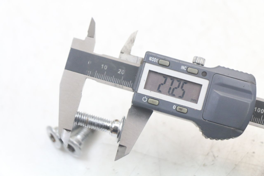 photo de ŚRUBA TARCZY HAMULCOWEJ DERBI SENDA SM X-TREME 50 (2006 - 2010) - Zbliżenie techniczne