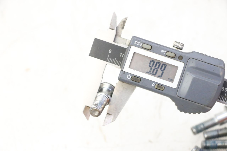 photo de ŚRUBA TARCZY HAMULCOWEJ TRIUMPH SPRINT 900 (1995 - 1998) - Szczegół części