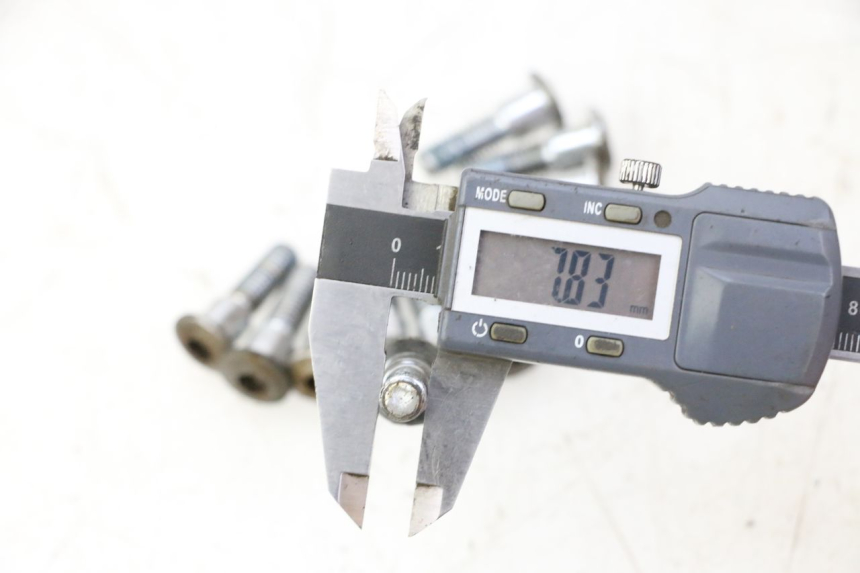 photo de ŚRUBA TARCZY HAMULCOWEJ TRIUMPH SPRINT 900 (1995 - 1998) - Zoom stanu zużycia