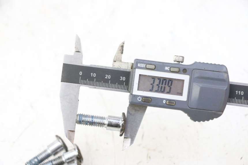 photo de ŚRUBA TARCZY HAMULCOWEJ TRIUMPH SPRINT 900 (1995 - 1998) - Inny kąt widzenia