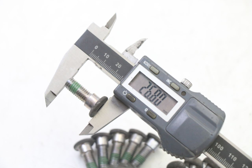 photo de ŚRUBA TARCZY HAMULCOWEJ HONDA ST PAN EUROPEAN 1300 (2002 - 2013) - Inny kąt widzenia