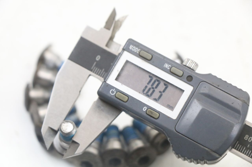 photo de ŚRUBA TARCZY HAMULCOWEJ SUZUKI GSR 750 (2011 - 2017) - Inny kąt widzenia