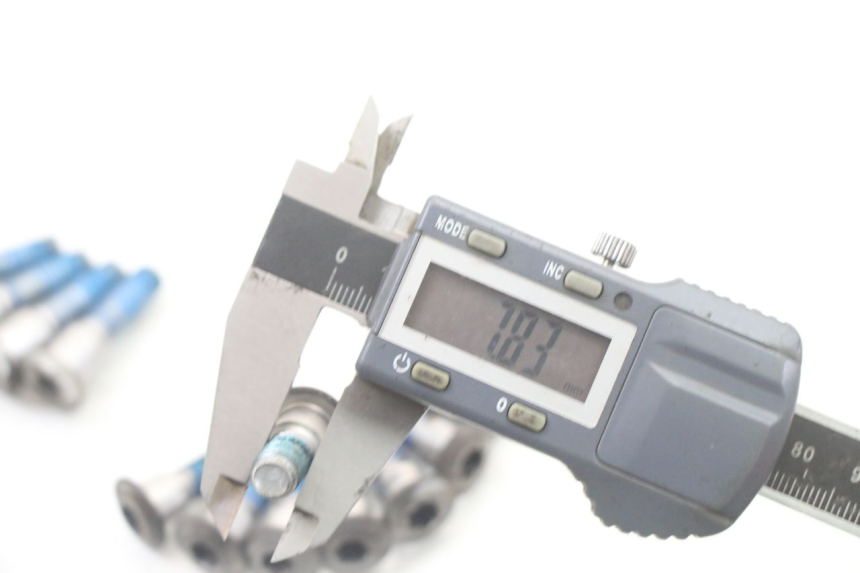 photo de ŚRUBA TARCZY HAMULCOWEJ SUZUKI GSX F GSXF 650 (2007 - 2015) - Oznaczenia i referencje