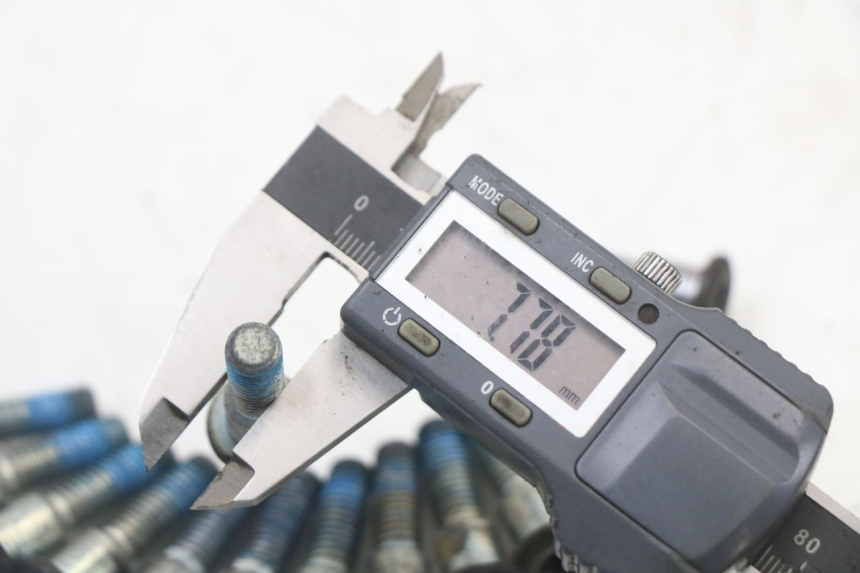 photo de ŚRUBA TARCZY HAMULCOWEJ SUZUKI SV S 650 (1999 - 2002) - Inny kąt widzenia