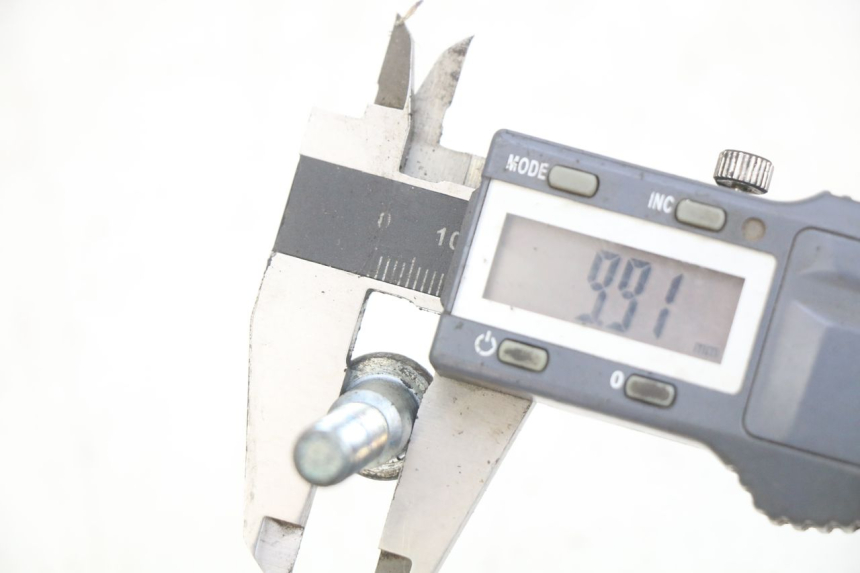 photo de ŚRUBA TARCZY HAMULCOWEJ SUZUKI SV N 650 (1999 - 2002) - Inny kąt widzenia