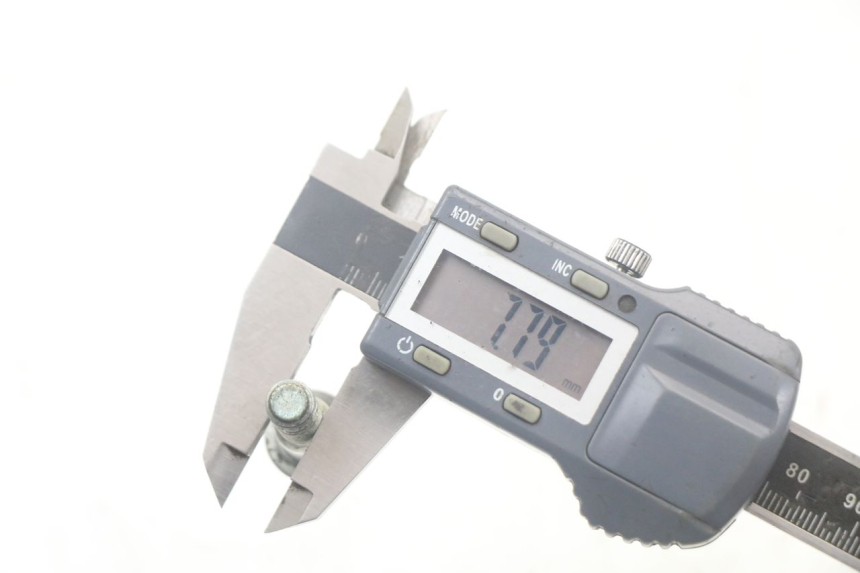 photo de ŚRUBA TARCZY HAMULCOWEJ SUZUKI SV N 650 (1999 - 2002) - Zbliżenie techniczne