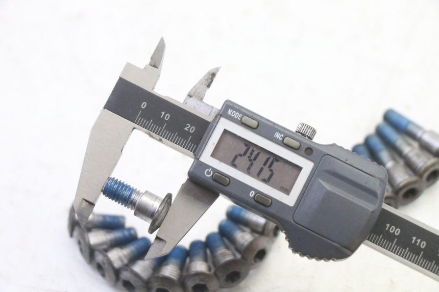 photo de ŚRUBA TARCZY HAMULCOWEJ SUZUKI SV S 650 (2003 - 2009) - Inny kąt widzenia