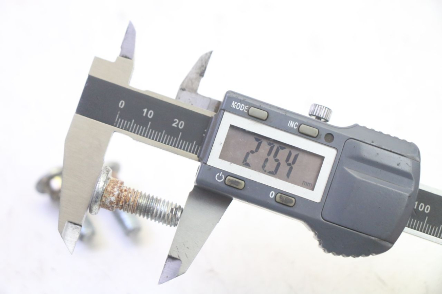 photo de ŚRUBA TARCZY HAMULCOWEJ SUKIDA TOP 1 50 (2003 - 2010) - Inny kąt widzenia