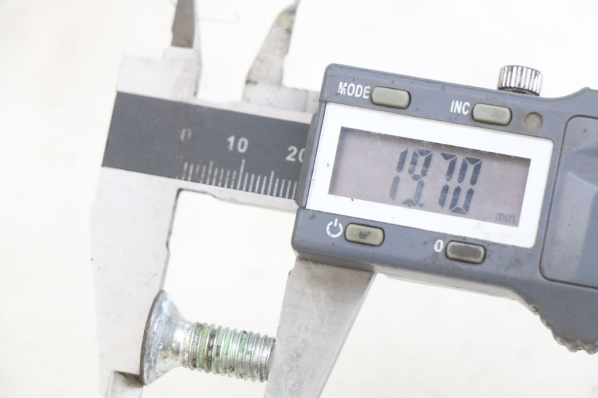 photo de ŚRUBA TARCZY HAMULCOWEJ PEUGEOT TREKKER 50 (1998 - 2004) - Zoom stanu zużycia