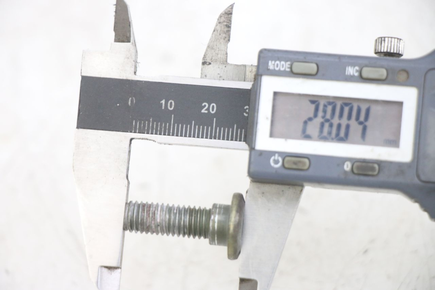 photo de ŚRUBA TARCZY HAMULCOWEJ PEUGEOT TWEET 4T 50 (2014 - 2019) - Zoom stanu zużycia