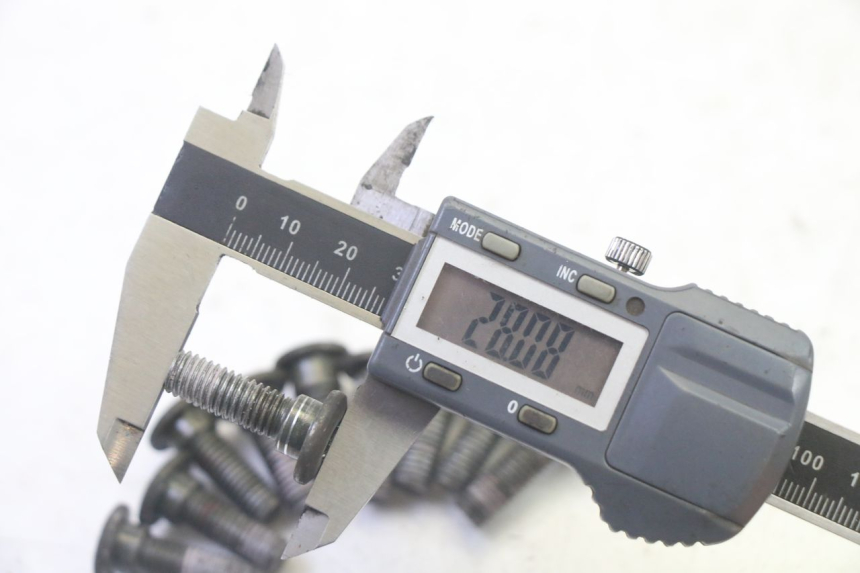 photo de ŚRUBA TARCZY HAMULCOWEJ PEUGEOT TWEET PRO EFI 4T 50 (2021 - 2022) - Inny kąt widzenia