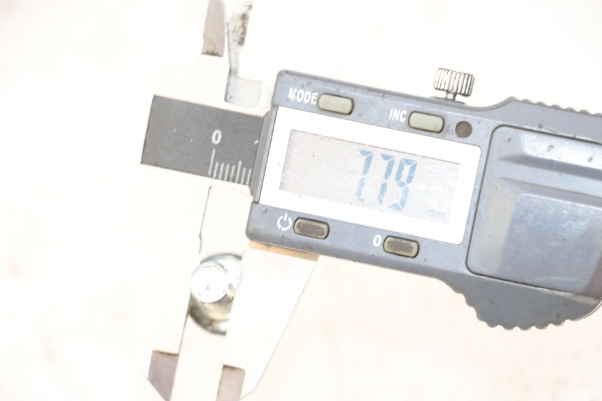 photo de ŚRUBA TARCZY HAMULCOWEJ PEUGEOT V-CLIC VCLIC 50 (2007 - 2013) - Zoom stanu zużycia