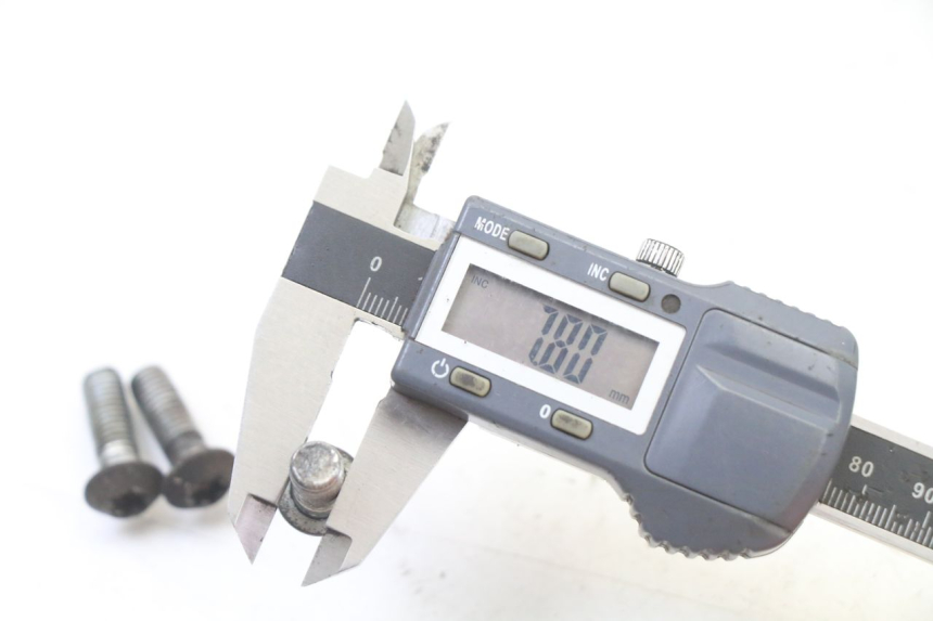 photo de ŚRUBA TARCZY HAMULCOWEJ PEUGEOT VIVACITY NEW 2T 50 (2008 - 2017) - Zbliżenie techniczne