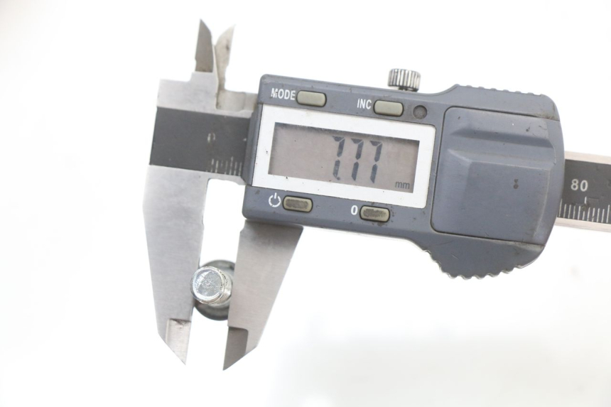 photo de ŚRUBA TARCZY HAMULCOWEJ PEUGEOT VIVACITY NEW 4T 50 (2008 - 2017) - Zbliżenie techniczne