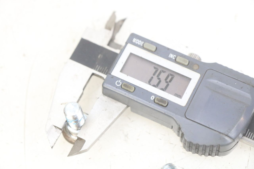 photo de ŚRUBA TARCZY HAMULCOWEJ DAELIM VJ ROADWIN FI 125 (2008 - 2017) - Zoom stanu zużycia