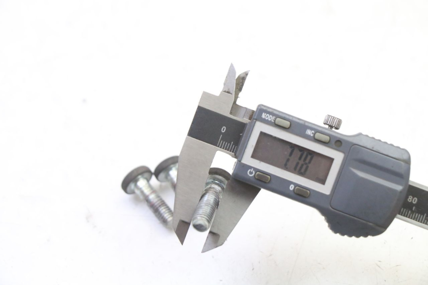 photo de ŚRUBA TARCZY HAMULCOWEJ MBK WAAP 125 (2008 - 2013) - Zbliżenie techniczne