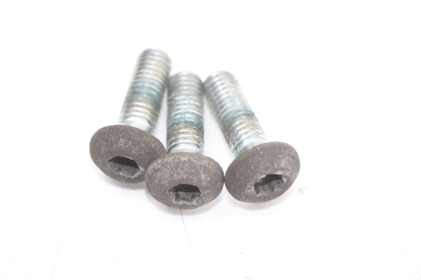 photo de ŚRUBA TARCZY HAMULCOWEJ YAMAHA XMAX X-MAX ABS 125 (2017 - 2020) - Zbliżenie techniczne