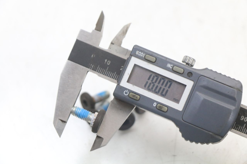 photo de ŚRUBA TARCZY HAMULCOWEJ YAMAHA X-MAX XMAX 250 (2006 - 2009) - Zoom stanu zużycia