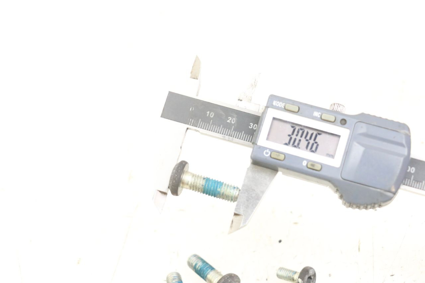 photo de ŚRUBA TARCZY HAMULCOWEJ YAMAHA XMAX X-MAX 125 (2006 - 2009) - Inny kąt widzenia