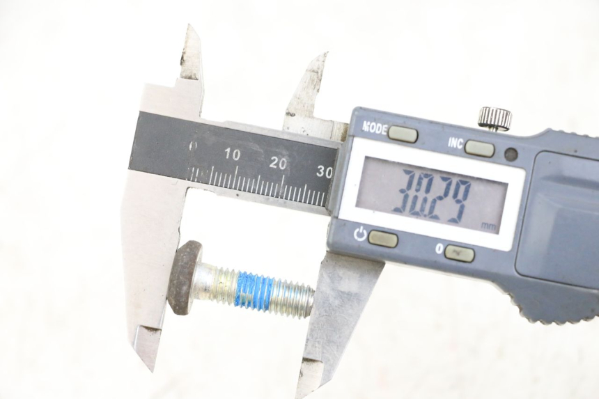 photo de ŚRUBA TARCZY HAMULCOWEJ YAMAHA XMAX X-MAX 125 (2006 - 2009) - Zoom stanu zużycia