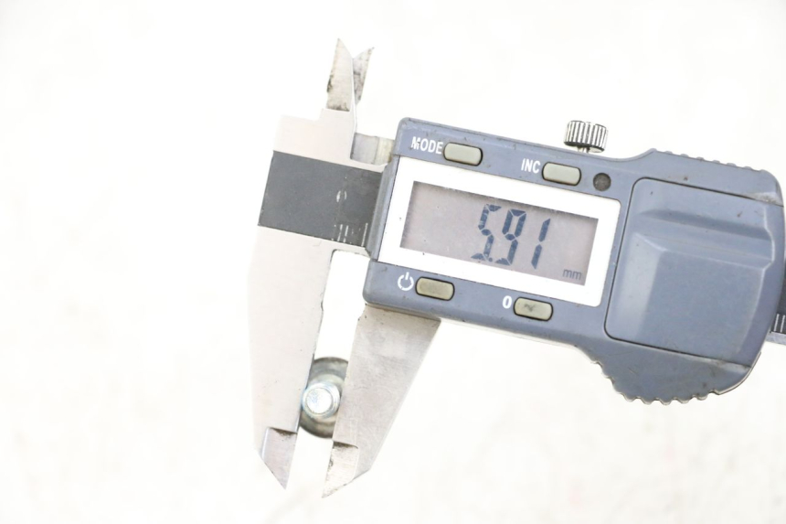 photo de ŚRUBA TARCZY HAMULCOWEJ YAMAHA XMAX X-MAX 125 (2006 - 2009) - Zbliżenie techniczne