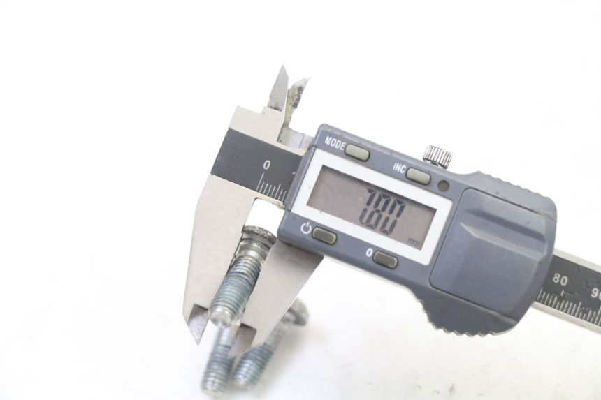 photo de ŚRUBA TARCZY HAMULCOWEJ YAMAHA XMAX X-MAX 125 (2021 - 2025) - Zbliżenie techniczne