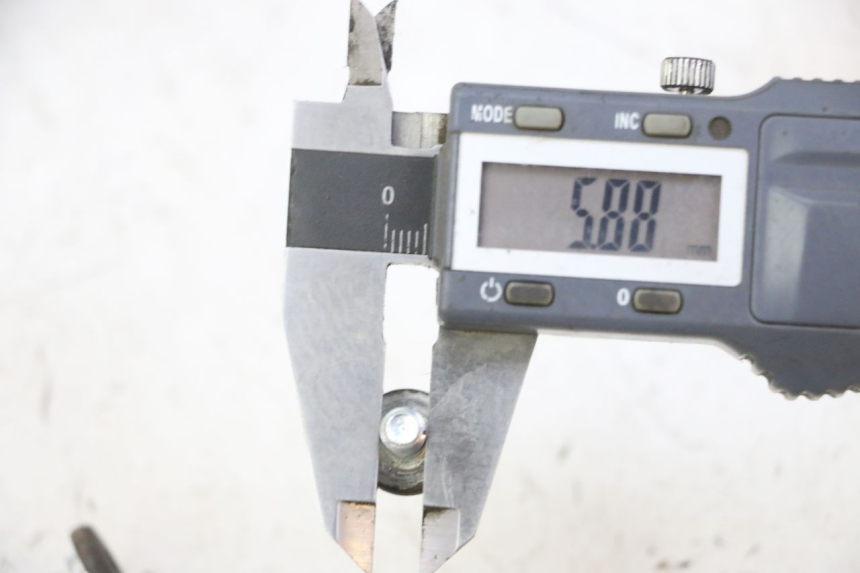 photo de ŚRUBA TARCZY HAMULCOWEJ YAMAHA X-MAX XMAX 250 (2006 - 2009) - Zoom stanu zużycia