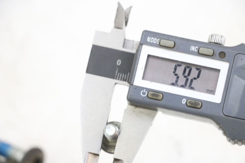 photo de ŚRUBA TARCZY HAMULCOWEJ YAMAHA XMAX X-MAX 125 (2006 - 2009) - Zoom stanu zużycia