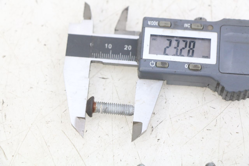 photo de ŚRUBA TARCZY HAMULCOWEJ PIAGGIO X9 EVOLUTION 125 (2003 - 2007) - Inny kąt widzenia