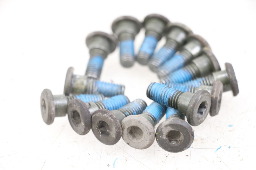 photo de ŚRUBA TARCZY HAMULCOWEJ KYMCO XCITING 250 (2006 - 2009) - Zbliżenie techniczne