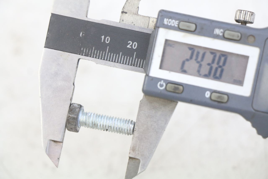 photo de ŚRUBA TARCZY HAMULCOWEJ PIAGGIO XEVO - X EVO 125 (2007 - 2017) - Zoom stanu zużycia