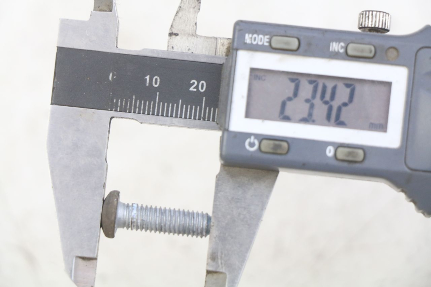 photo de ŚRUBA TARCZY HAMULCOWEJ PIAGGIO XEVO - X EVO 125 (2007 - 2017) - Zbliżenie techniczne