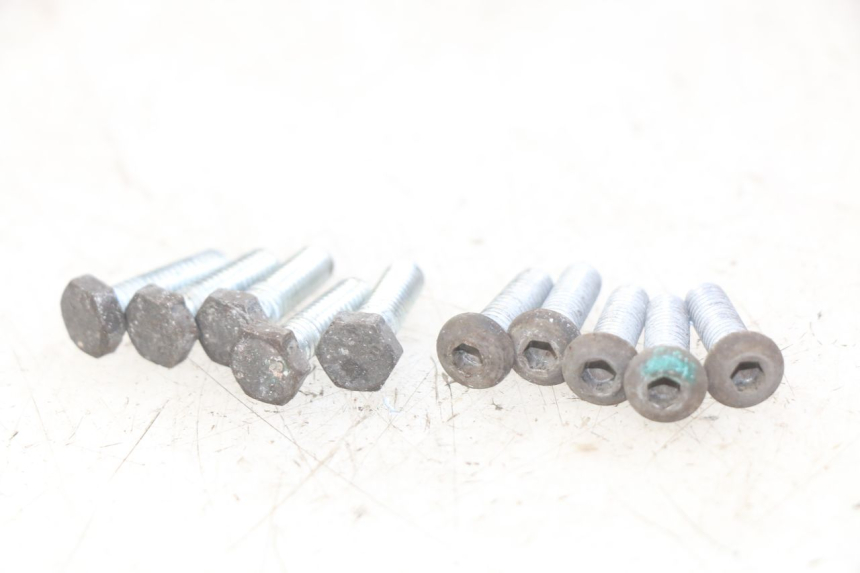 photo de ŚRUBA TARCZY HAMULCOWEJ PIAGGIO XEVO - X EVO 125 (2007 - 2017) - Widok ogólny