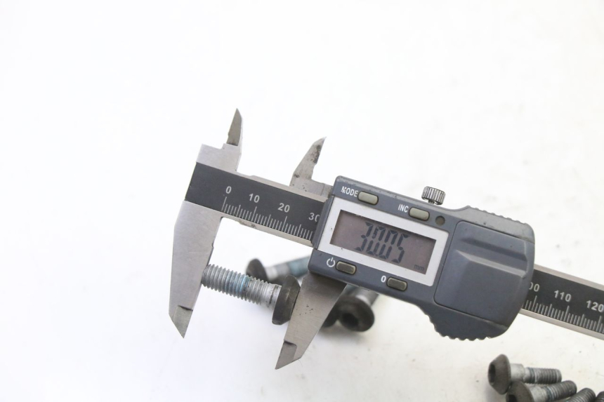 photo de ŚRUBA TARCZY HAMULCOWEJ YAMAHA XJ6 ABS 600 (2008 - 2016) - Inny kąt widzenia