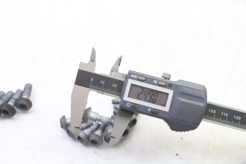 photo de ŚRUBA TARCZY HAMULCOWEJ YAMAHA XJ6 ABS 600 (2008 - 2016) - Punkty mocowania