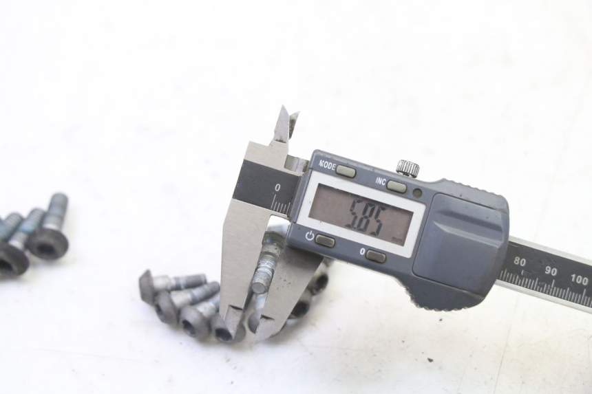 photo de ŚRUBA TARCZY HAMULCOWEJ YAMAHA XJ6 ABS 600 (2008 - 2016) - Stan powierzchni