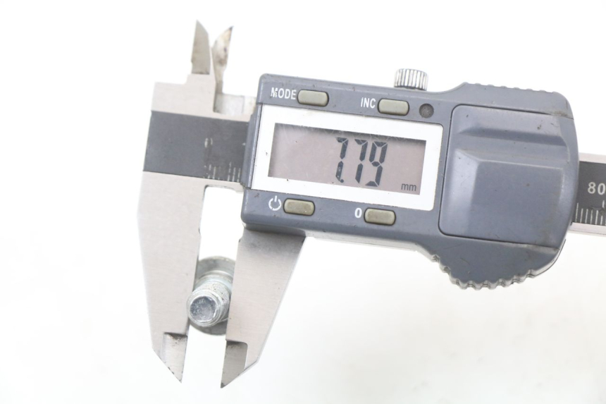 photo de ŚRUBA TARCZY HAMULCOWEJ HYOSUNG XRX 125 (2000 - 2008) - Zbliżenie techniczne