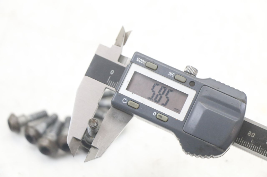 photo de ŚRUBA TARCZY HAMULCOWEJ YAMAHA FZ1 FAZER 1000 (2007 - 2009) - Zoom stanu zużycia