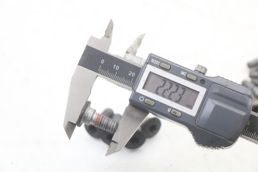 photo de ŚRUBA TARCZY HAMULCOWEJ YAMAHA FZ1 FAZER 1000 (2007 - 2009) - Zbliżenie techniczne