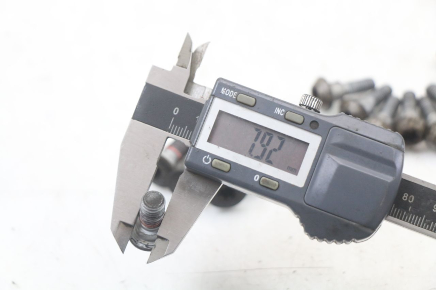 photo de ŚRUBA TARCZY HAMULCOWEJ YAMAHA FZ1 FAZER 1000 (2007 - 2009) - Widok ogólny