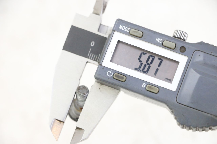 photo de ŚRUBA TARCZY HAMULCOWEJ YAMAHA XJ6 600 (2008 - 2016) - Szczegół części