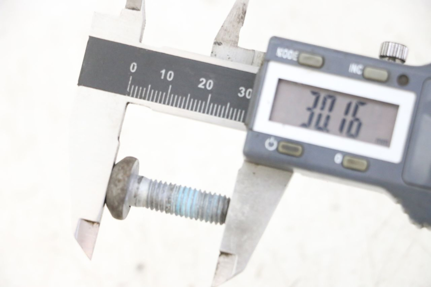 photo de ŚRUBA TARCZY HAMULCOWEJ YAMAHA XJ6 600 (2008 - 2016) - Inny kąt widzenia