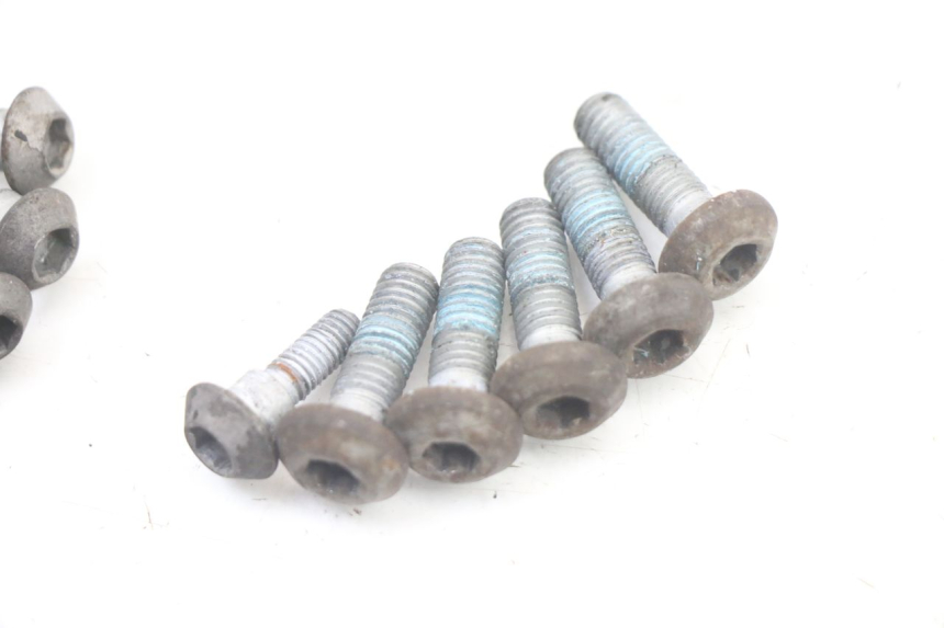 photo de ŚRUBA TARCZY HAMULCOWEJ YAMAHA XJ6 600 (2008 - 2016) - Stan powierzchni