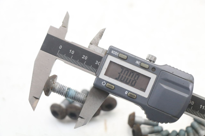 photo de ŚRUBA TARCZY HAMULCOWEJ YAMAHA XJ6 ABS 600 (2008 - 2016) - Inny kąt widzenia