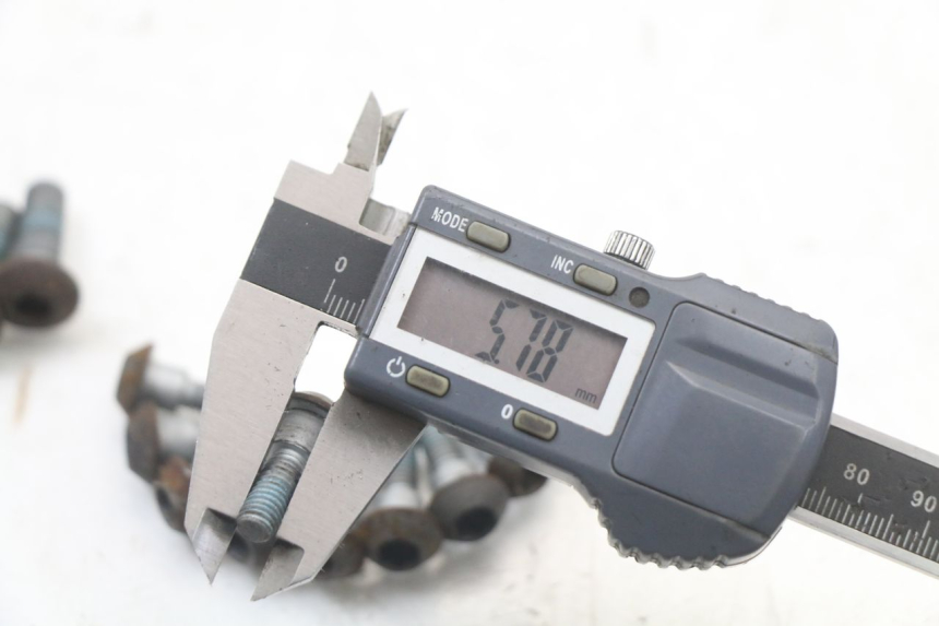 photo de ŚRUBA TARCZY HAMULCOWEJ YAMAHA XJ6 ABS 600 (2008 - 2016) - Stan powierzchni