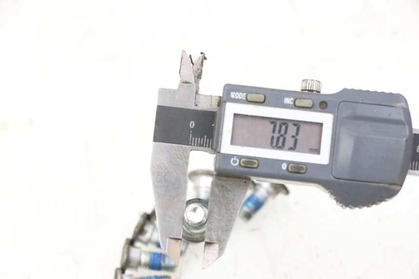 photo de ŚRUBA TARCZY HAMULCOWEJ YAMAHA YFM R RAPTOR 250 (2008 - 2014) - Szczegół części