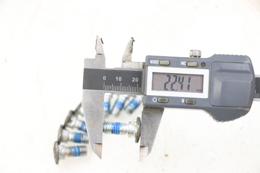 photo de ŚRUBA TARCZY HAMULCOWEJ YAMAHA YFM R RAPTOR 250 (2008 - 2014) - Zoom stanu zużycia