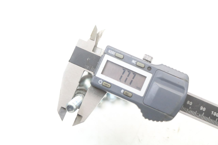 photo de ŚRUBA TARCZY HAMULCOWEJ YAMAHA YP MAJESTY 125 (2002 - 2006) - Zbliżenie techniczne