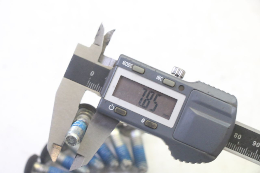 photo de ŚRUBA TARCZY HAMULCOWEJ YAMAHA YP MAJESTY 125 (2007 - 2010) - Inny kąt widzenia